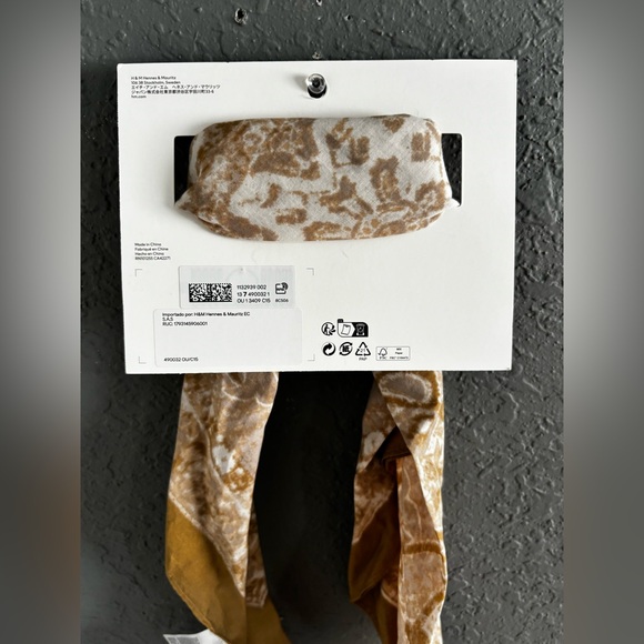 Patterned Scarf - Picture 2 of 4